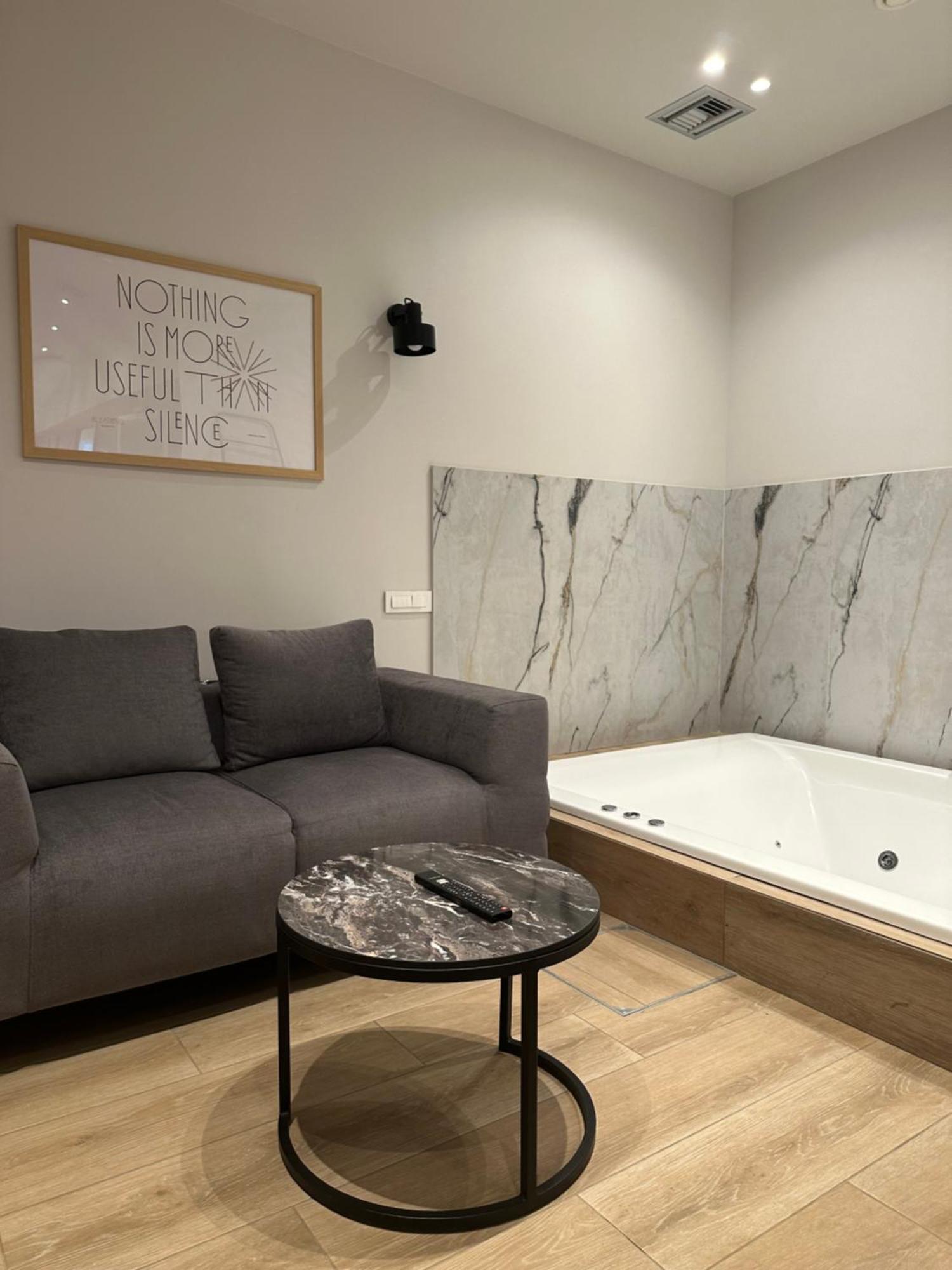 Belle Athenes - Luxury Rooms At Monastiraki Railway Station Bagian luar foto
