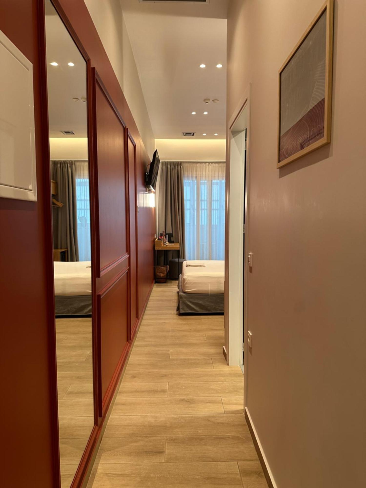 Belle Athenes - Luxury Rooms At Monastiraki Railway Station Bagian luar foto