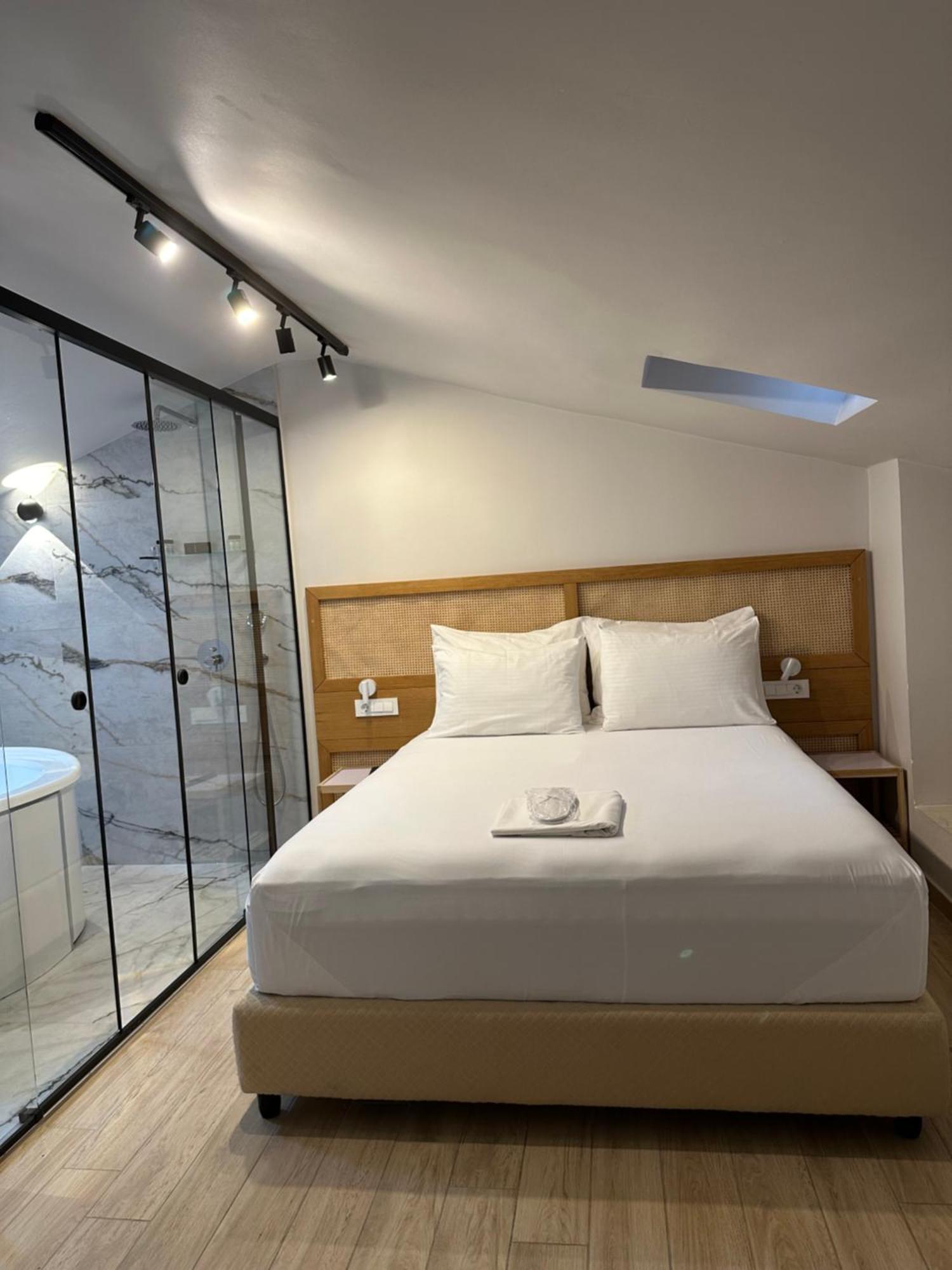 Belle Athenes - Luxury Rooms At Monastiraki Railway Station Bagian luar foto