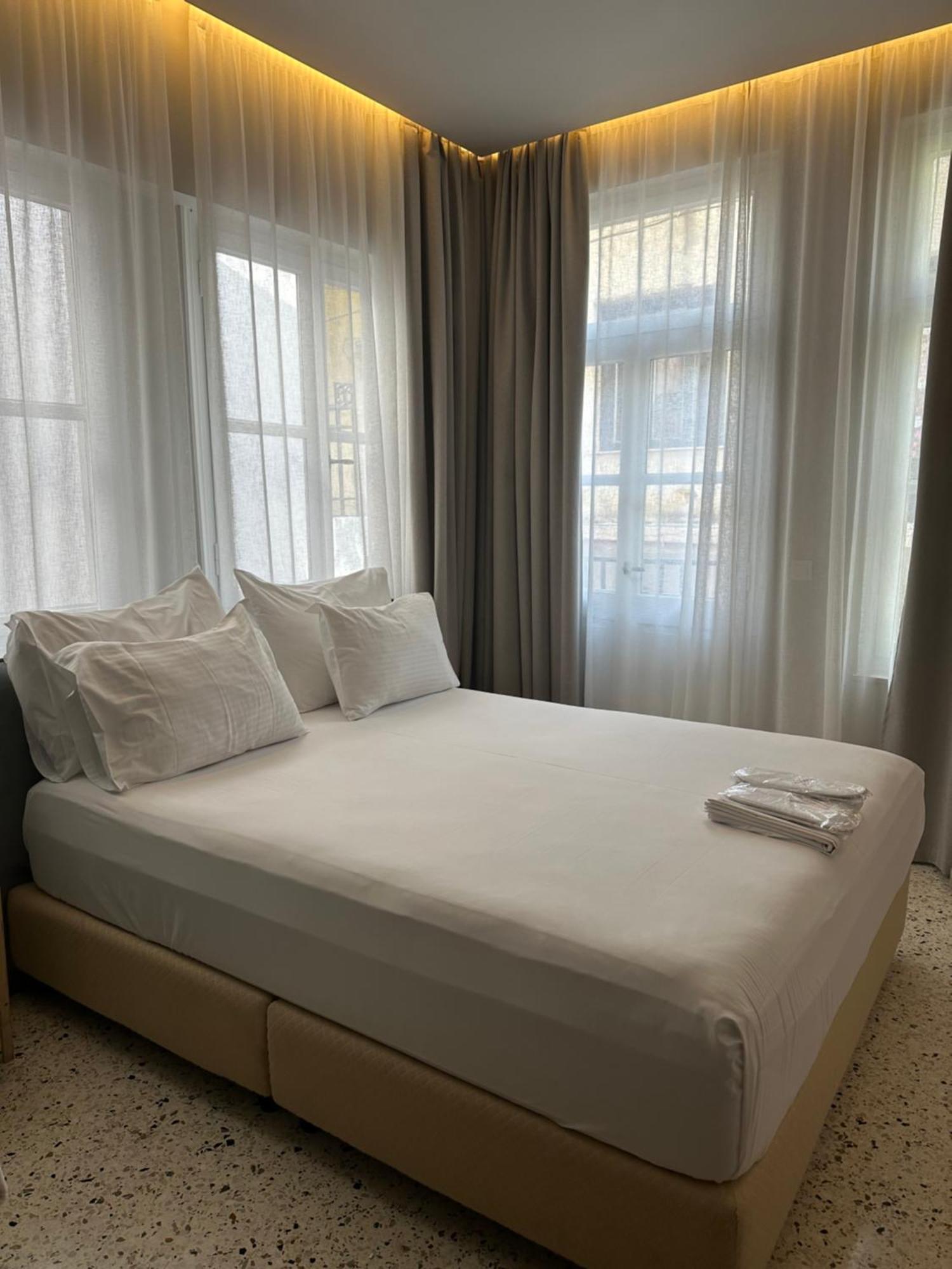 Belle Athenes - Luxury Rooms At Monastiraki Railway Station Bagian luar foto